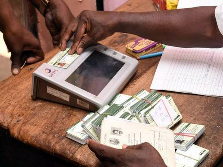 Theni: 2,700 ration card holders will be exempted from registering their fingerprints தேனியில் 2,700 ரேசன் அட்டைதாரர்களுக்கு கைவிரல் ரேகை பதிவதில் இருந்து விலக்கு