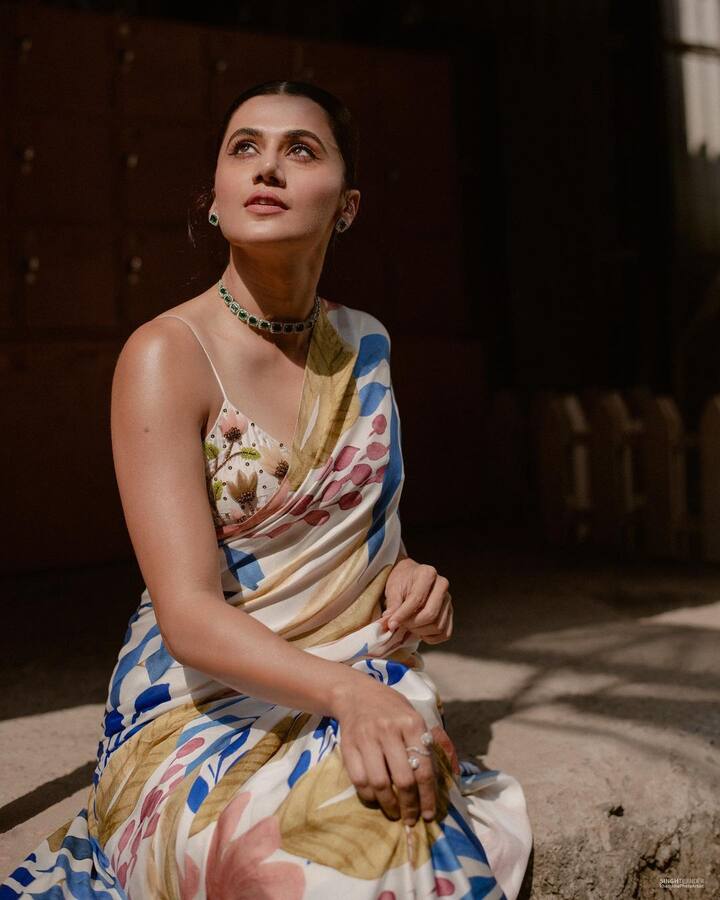Taapsee Pannu:तापसी ने हमें साल 2021 में रश्मि रॉकेट और हसीन दिलरुबा जैसी फिल्मों में अपना जलवा दिखाया. मीडिया रिपोर्ट्स के मुताबिक, वह हर फिल्म के लिए मेकर्स से 5 करोड़ रुपये से ज्यादा फीस चार्ज करती हैं.