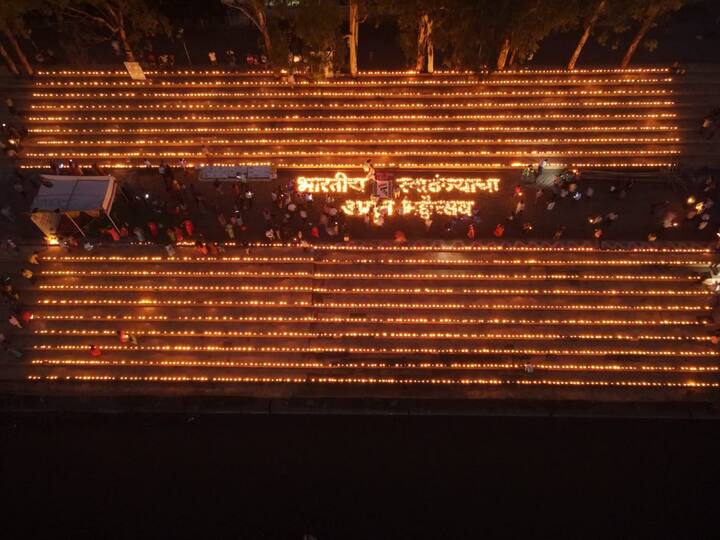या प्रसंगी पाच हजार दिव्यांची मनमोहक अशी आरास करण्यात आली.