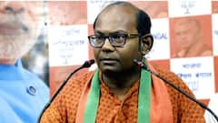 Sayantan Basu: দলবদল! রাজ্য কমিটি থেকে বাদ পড়ার পরেই সায়ন্তন বসুর বাড়িতে ২ TMC বিধায়ক | Bangla News