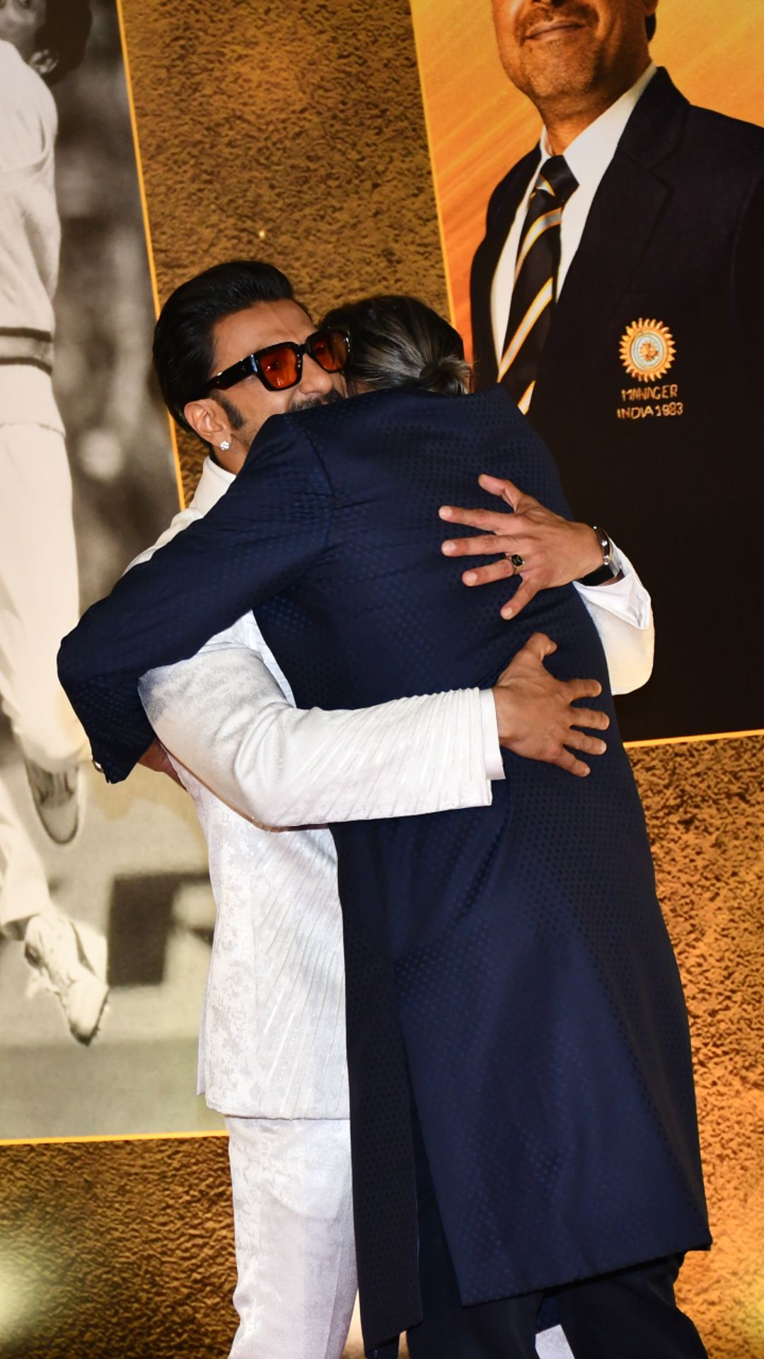 Ranveer Singh Gets Tight Hug from Kapil Dev at 83 Premiere; Deepika  Padukone Steals the Show