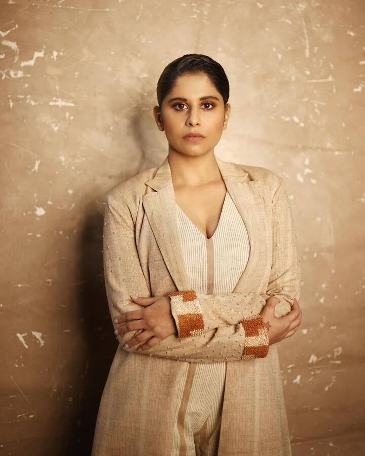 नुकतेच सईने तिच्या एका ग्लॅमरस फोटोशूटचे फोटो सोशल मीडियावर शेअर केले आहेत. (PHOTO : @saietamhankar/Instagram)