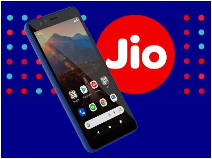 जियोफोन नेक्स्ट (JioPhone Next): यह फोन इस साल के सबसे चर्चित फोन में से एक रहा. रिलायंस जियो के इस फोन की बिक्री दिवाली के मौके पर शुरू की गई. इस फोन की कीमत करीब 6499 रुपये है.