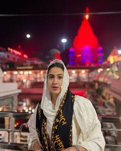 Sara Ali Khan at Mahakal Temple: गले में महाकाल का गमछा, माथे पर चंदन लगाए 'अतंरगी रे' के लिए आशीर्वाद लेने महाकालेश्वर पहुंची सारा अली खान