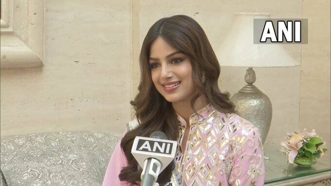 वहीं जीत के बाद अपनी खुशी जाहिए करते हुए भारत आकर हरनाज संधू ने कहा कि, मैं इस जीत को अपने लोगों, चाहने वालों और देश के साथ मनाने के लिए बहुत उत्साहित हूं क्योंकि हम पिछले 21 सालों से इसका इंतजार कर रहे हैं और आखिरकार अब ये हो रहा है.