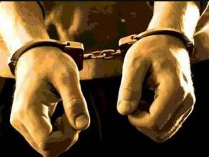 Delhi Police Arrested for stealing belongings of elderly women from nine cases solved by his arrest Delhi Crime: बुजुर्गों को मदद का झांसा देकर लूटने वाला शख्स गिरफ्तार, करीब 150 वारदातों में था शामिल