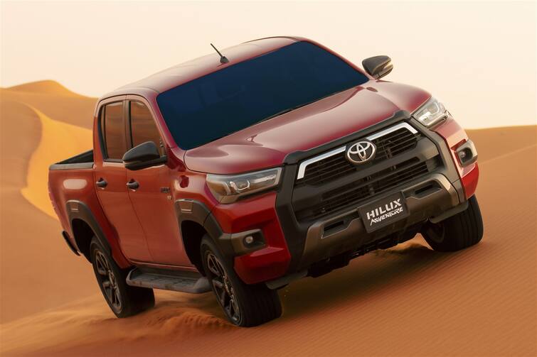Toyota Hilux pick-up first drive review know price and features Toyota Hilux Review: 8 ઈંચ ટચસ્ક્રીન અને 18 ઈંચના વ્હીલ સાથે આવશે દમદાર એન્જિનવાળી ટોયોટા હિલક્સ, જાણો ફીચર્સ