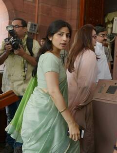 Mulayam Singh Yadav Daughters in Law: डिंपल यादव से राजलक्ष्मी तक, जानिए क्या करती हैं मुलायम सिंह की ये पांच बहुएं