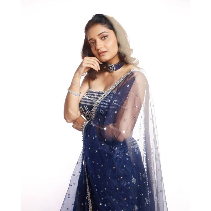 ‘फुलपाखरु’ या मालिकेतून लाखो तरुणांच्या मनावर जादू केलेली हृता सध्या झी मराठीवरील मन उडू उडू झालं या मालिकेतून घराघरात पोहचतेय ( photo: hruta12/ig)