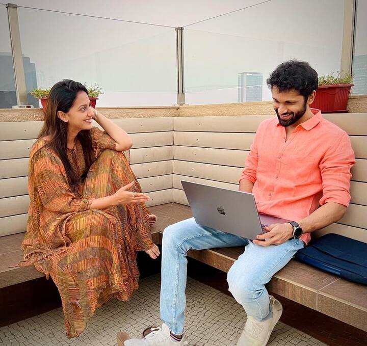 अभिनेत्री तेजश्री प्रधानने आशुतोषच्या बाढदिवसानिमित्त हा फोटो तिच्या इन्स्टा अकाउंटवर शेअर केलाय. (photo:tejashripradhan/ig)