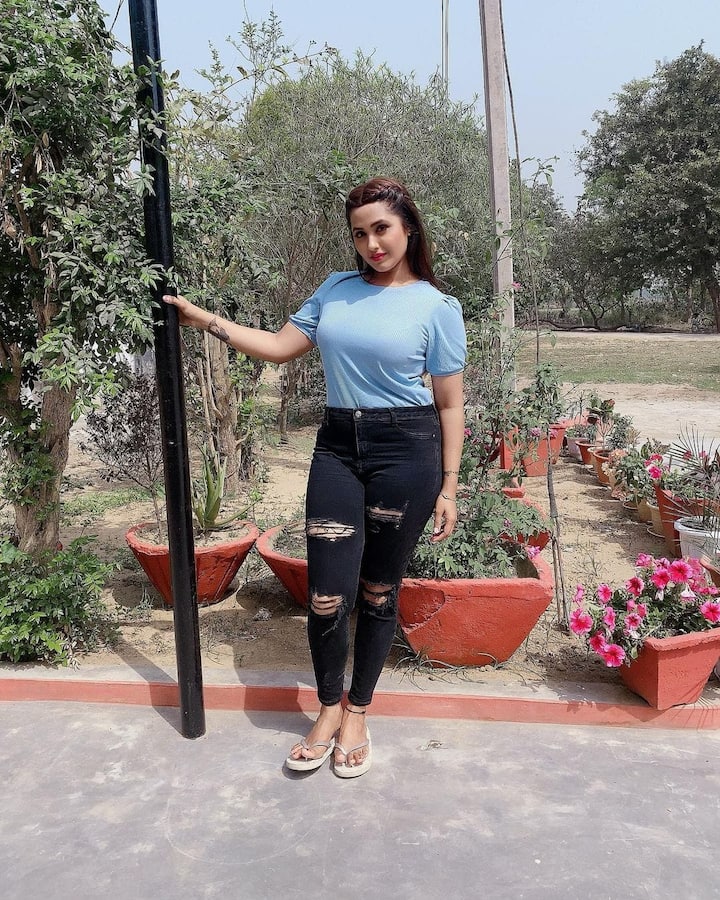 वर्कफ्रंट की बात करें तो काजल राघवानी बहुत जल्द निरहुआ और आम्रपाली दुबे के साथ फिल्म सदा-सुहागन में नजर आने वाली हैं. इसके अलावा भी कई फिल्में उनकी पाइपलाइन में है.
