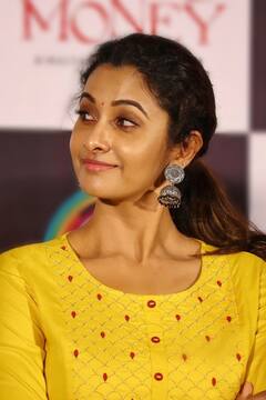 Actress Priya Bhavani Shankar | மஞ்ச காட்டு மைனாவாக ப்ரியா பவானி சங்கர்..! க்யூட் போட்டோஸ்!!