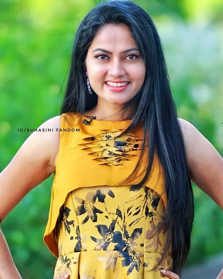 జెమినీ టీవీలో వచ్చిన అపరంజి సీరియల్ తో అందరి నట్టింట్లోకి వచ్చింది. అనుబంధాలు, అష్టాచమ్మా, గిరిజా కళ్యాణం, ఇద్దరు అమ్మాయిలు సీరియల్స్ లో ప్రత్యేక పాత్రలో నటించింది. తమిళంలోను ఓ సీరియల్ లో దాదాపు మూడేళ్ళ పాటు నటించింది. అయితే తెలుగులో ఇద్దరమ్మాయి సీరియల్ లో నటిస్తున్నప్పుడు సీరియల్ నటుడు ధర్మతో పెద్దల సమక్షంలో ప్రేమ పెళ్లి చేసుకుంది.