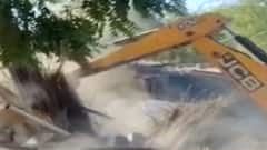 ભુજના જુના રેલવે સ્ટેશન પાસે મેગા ડીમોલેશન હાથ ધરાયુ, જુઓ ગુજરાતી ન્યુઝ