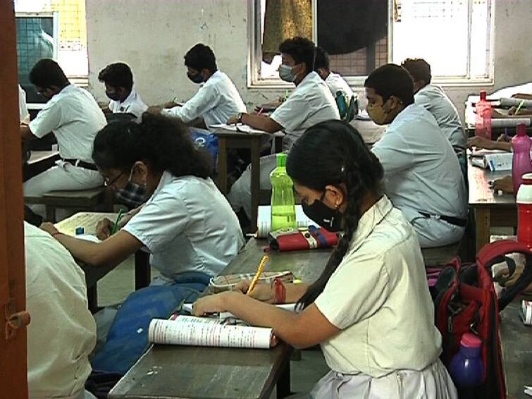 School Corona : Today 6 student and teacher found corona positive in Rajkot ગુજરાતની શાળાઓમાં કોરોના સંક્રમણ યથાવતઃ હવે કઈ સ્કૂલમાં એક સાથે 4 વિદ્યાર્થીઓ આવ્યા પોઝિટીવ?
