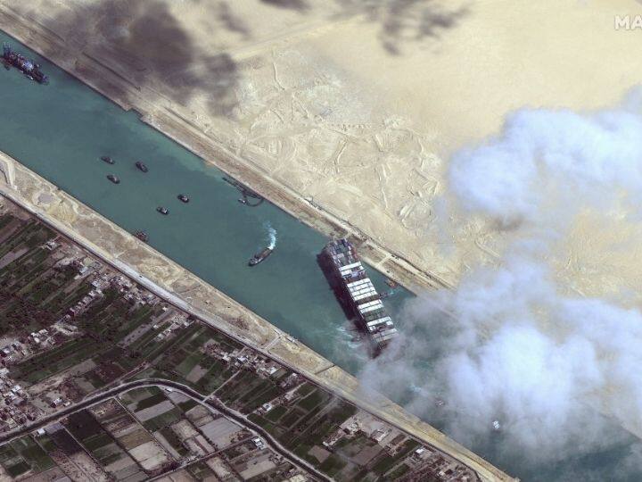 This satellite imagery released by Maxar Technologies shows an overview of the MV Ever Given container ship and tugboats in the Suez Canal on March 29, 2021. The MV Ever Given was refloated and the Suez Canal reopened on March 29, 2021, sparking relief almost a week after the huge container ship got stuck during a sandstorm and blocked a major artery for global trade | Photo: AFP