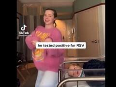 Trending: बीमार बच्चे के सामने महिला ने बनाई Tiktok वीडियो, लोगों के भड़कने के बाद महिला ने दी सफाई