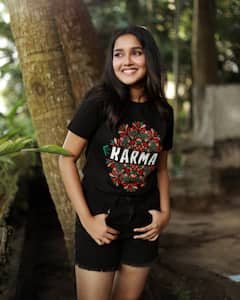 Anikha Surendran Photos: 17 வயசு பட்டாம்பூச்சி...! அனிகா சுரேந்திரன் அட்டகாசமான க்ளிக்ஸ்...!