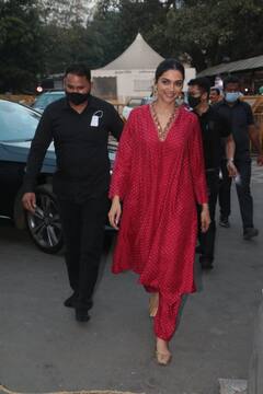 Deepika Padukone at Siddhivinayak: 83 की रिलीज से पहले बप्पा के दर पर पहुंचीं दीपिका पादुकोण, पति Ranveer Singh की फिल्म के लिए मांगी मन्नत!