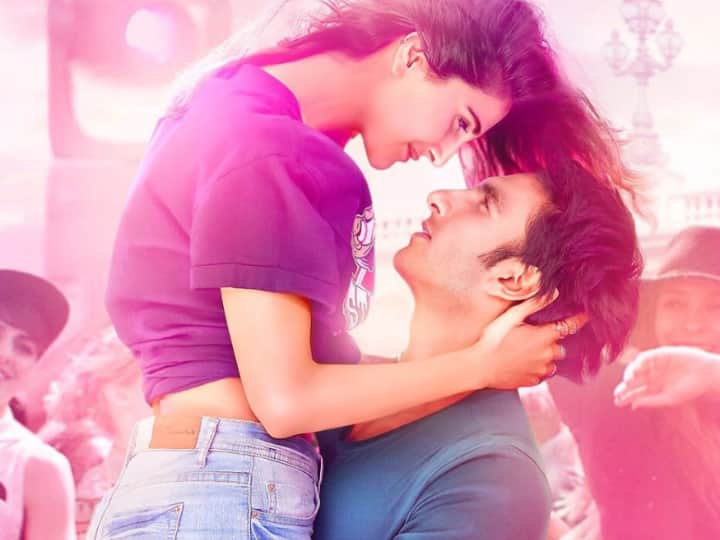 Ranveer Singh and Vaani Kapoor's sizzling chemistry in 'Befikre' created ripples on the silver screen. The romantic comedy drama started on a positive note at the box office, earning Rs 10.36 crore on its first day. The Aditya Chopra directorial couldn't sustain the momentum and failed to rake in big moolah. (Source- Taran Adarsh's Twitter)