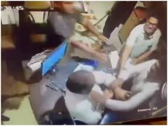 Mumbai: रेस्टोरेंट में खाना नहीं मिलने पर पुलिस वाले ने की मैनेजर की पिटाई, CCTV में कैद हुई वारदात