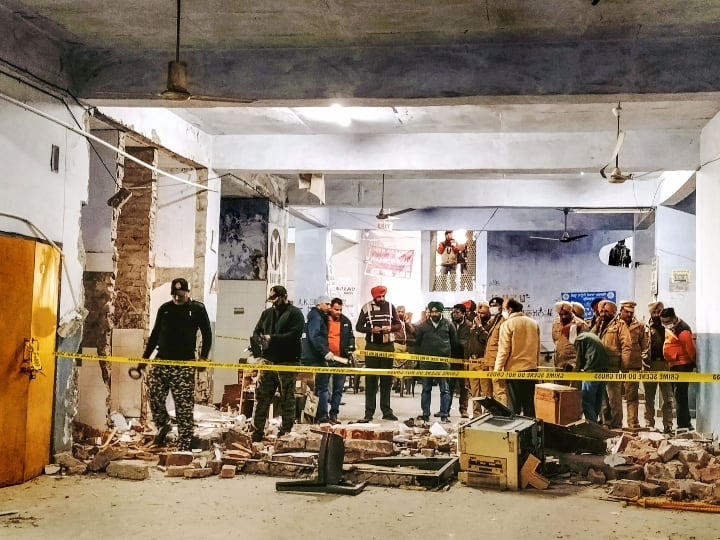 Breaking: Identity of person killed in Ludhiana blast case identified, connection with drug network revealed Breaking : ਲੁਧਿਆਣਾ ਕੋਰਟ 'ਚ ਬਲਾਸਟ ਕਰਨ ਵਾਲਾ ਨਿਕਲਿਆ ਸਾਬਕਾ ਪੁਲਿਸ ਮੁਲਾਜ਼ਮ, ਹੋਈ ਸ਼ਨਾਖਤ