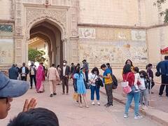 Jodhpur News: जान बड़ी या जश्न? जोधपुर में घूमने आए पर्यटकों ने दिया ये दिलचस्प जवाब