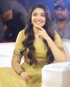 Krithi Shetty Photos: లిప్ లాక్ ఉండాల్సిందే అంటోన్న శ్యామ్ సింగరాయ్ బ్యూటీ కృతిశెట్టి