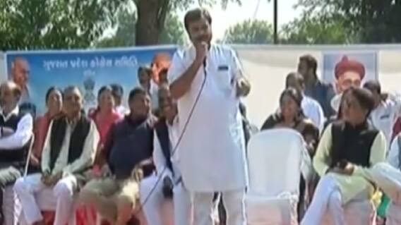 ગાંધીનગરઃ કોંગ્રેસના કાર્યક્રમમાં શૈલેષ પરમારને બનાવાયા CM, કોને બનાવ્યા શિક્ષણમંત્રી?