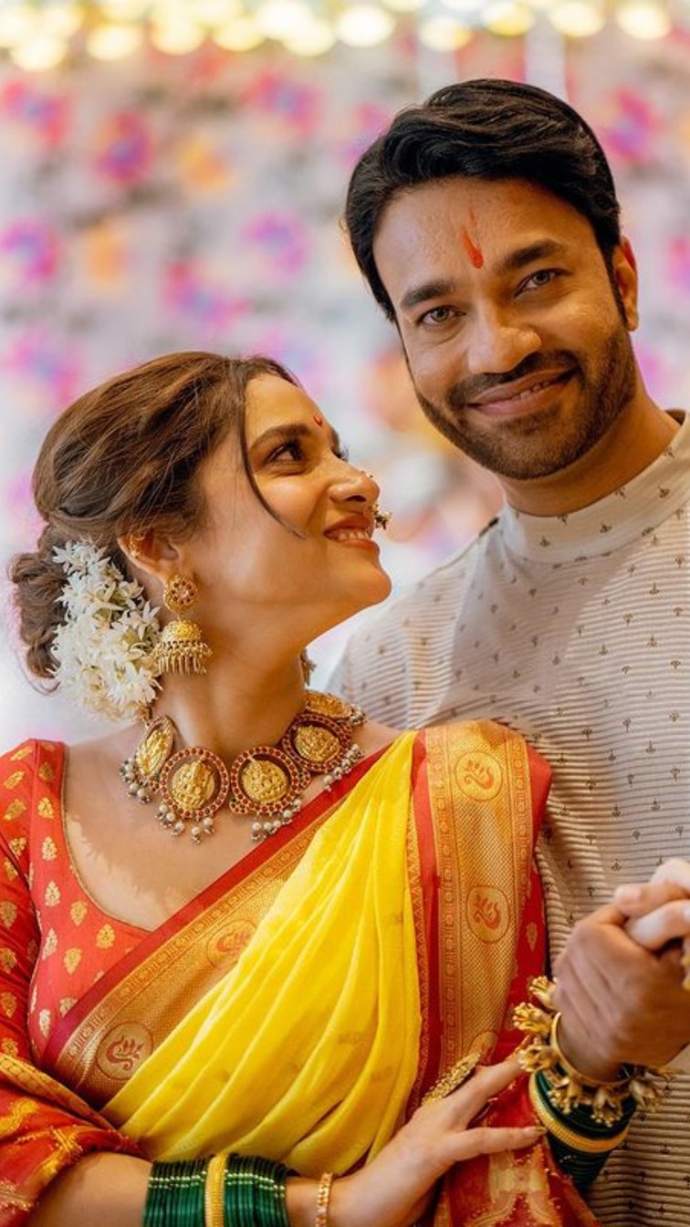 Indian Marathi Bride and Groom Wedding Looks | Indian wedding couple  photography, Indian wedding poses, Couples wedding attire