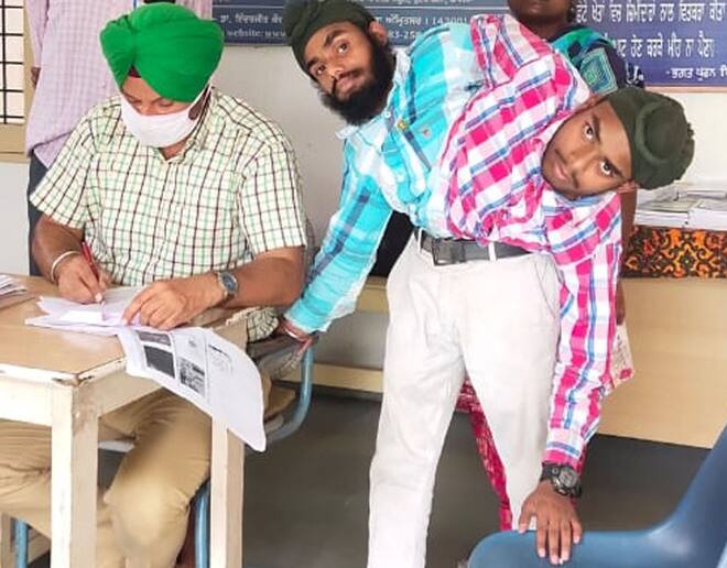 Amritsar twin brothers got job in PSPCL thanks to Punjab government Punjab News: ਅੰਮ੍ਰਿਤਸਰ ਦੇ ਜੁੜਵੇਂ ਭਰਾਵਾਂ ਨੂੰ PSPCL 'ਚ ਨੌਕਰੀ, ਪੰਜਾਬ ਸਰਕਾਰ ਦਾ ਕੀਤਾ ਧੰਨਵਾਦ