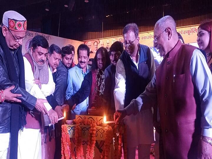 Atal Samman Samaroh: उदित नारायण और कल्पना की गीतों पर झूमे पटनावासी, बिहार आकर कलाकार भी दिखे खुश Patnaites danced on the songs of Udit Narayan and Kalpana, Artists were also happy to come to Bihar ann Atal Samman Samaroh: उदित नारायण और कल्पना की गीतों पर झूमे पटनावासी, बिहार आकर कलाकार भी दिखे खुश
