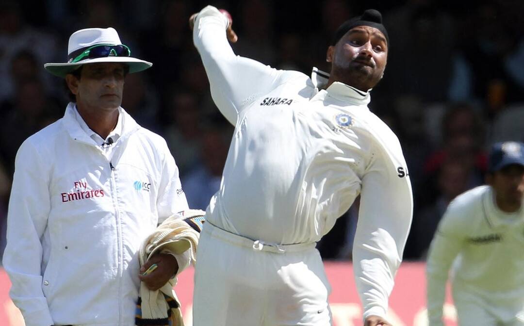 Harbhajan Singh Retirement Best Performance Against Australia 2001 chennai test Harbhajan Singh Retirement: जब हरभजन की स्पिन में फंसे थे कंगारू, एक सीरीज में लिए थे 32 विकेट