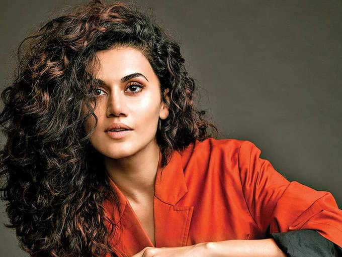 Taapsee Pannu revealed the story when actress got drunk and then slept on  the garden of hotel, vicky kaushal were there too | जब शराब के नशे में Taapsee  Pannu ने कर