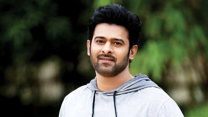 साउथ सुपरस्टार प्रभास (Prabhas) की फिल्म ‘राधे श्याम’ (Radhe Shyam) का ट्रेलर 23 दिसंबर को रिलाज हुआ है. यह फिल्म 14 जनवरी 2022 को रिलीज होना है. मीडिया रिपोर्ट्स की मानें तो प्रभास ने इस फिल्म के लिए 150 करोड़ रुपये चार्ज किए हैं.