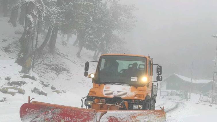 Srinagar-Leh, Mughal roads closed; snowfall, rain in J&K Snowfall in Jammu Kashmir: ਜੰਮੂ-ਕਸ਼ਮੀਰ 'ਚ ਭਾਰੀ ਬਰਫਬਾਰੀ, ਸ਼੍ਰੀਨਗਰ-ਲੇਹ ਹਾਈਵੇਅ ਅਤੇ ਮੁਗਲ ਰੋਡ ਬੰਦ, ਮੌਸਮ ਵਿਭਾਗ ਦੀ ਚੇਤਾਵਨੀ