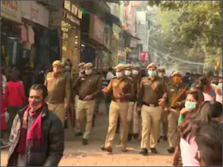 अदालत ने डीडीएमए को तुरंत बाजार का दौरा करने और महामारी की मौजूदा स्थिति को देखते हुए स्थिति का आकलन करने का निर्देश दिया. न्यायमूर्ति विपिन सांघी और न्यायमूर्ति जसमीत सिंह की पीठ ने कहा,