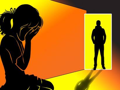 Bengaluru Crime News: head constable suspended allegedly flashing 26-year-old woman Bengaluru Crime | நாய்களுக்கு உணவளிக்க வந்த 24 வயது பெண்.. அந்தரங்க உடல் உறுப்புகளை காட்டி டார்ச்சர் செய்த போலீஸ்