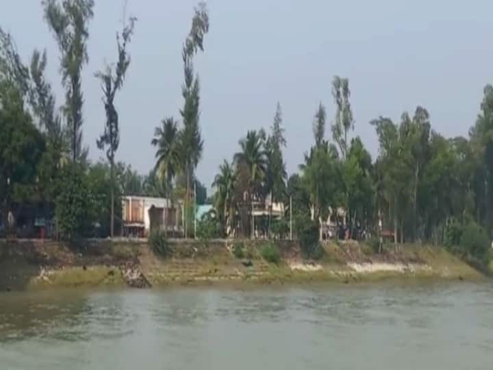 রূপনারায়ণ, ভাগীরথী এবং হলদি নদীর সঙ্গমস্থলে অবস্থিত গাদিয়াড়ার সৌন্দর্য বরাবর আকৃষ্ট করে পর্যটকদের।