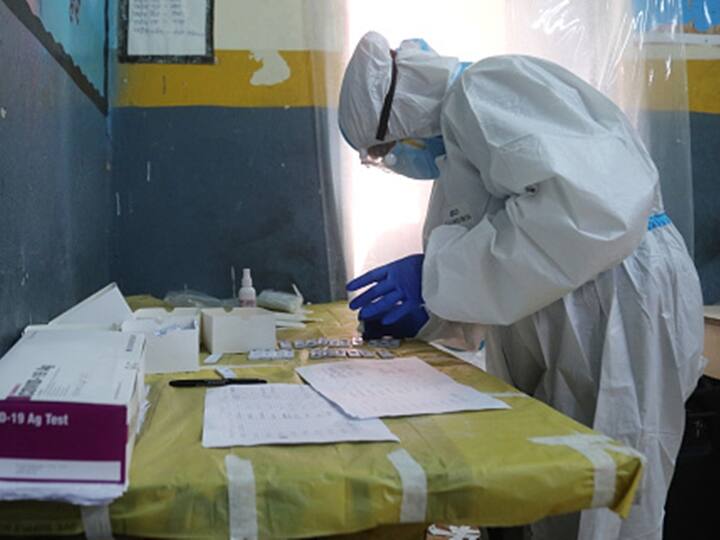 Omicron Patients Are Being Given These Medicines At Delhi Hospital Omicron patients treatment delhi hospital Multi-vitamins and paracetamol Omicron Patients Are Being Given These Medicines At Delhi Hospital