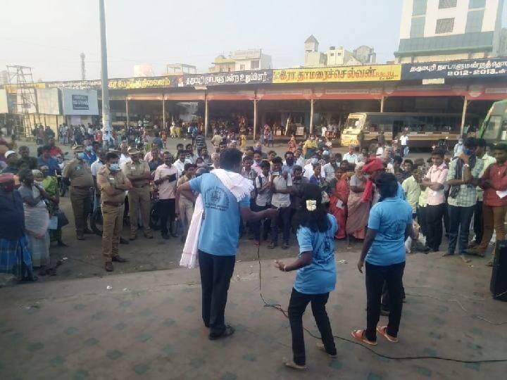 தருமபுரியில் கலை நிகழ்ச்சி மூலம் கள்ளச்சாராயம் குறித்த விழிப்புணர்வை ஏற்படுத்திய கலைஞர்கள்