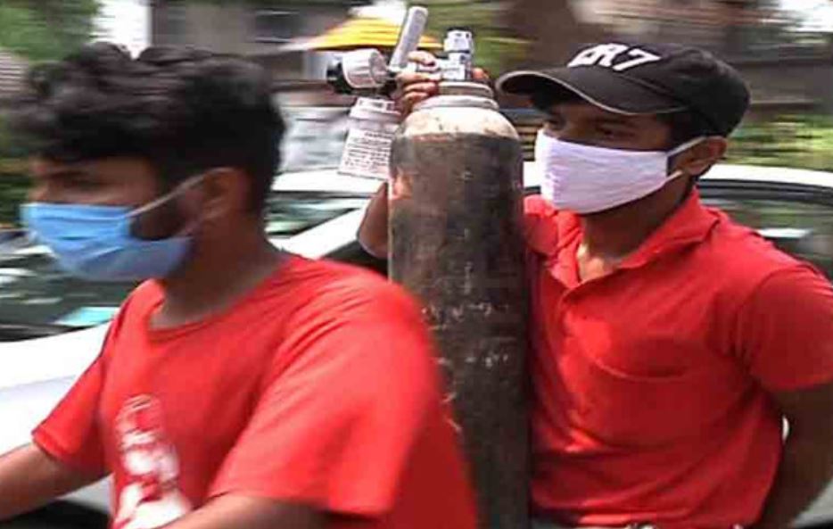 Year Ender 2021: রেড ভলান্টিয়ার থেকে চিকিৎসক-আশাকর্মী; কঠিন, বিপন্ন সময়ে মুখে হাসি ফুটিয়েছেন যাঁরা