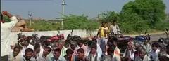 Kurnool Farmers:కర్నూలు జిల్లా పత్తికొండ రోడ్డు పై రైతుల రాస్తారోకో
