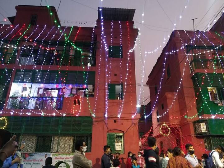 বড়দিন আসার আগে থেকেই  চলতে থাকে নানা কর্মকাণ্ড। এখানেই নিজের হাতে রেড ওয়াইন তৈরি করা হয়।