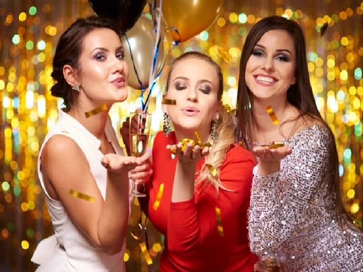 Welcome 2022 follow these tips for New Year 2022 Party styling tips Welcome 2022: न्यू ईयर पार्टी में दिखना चाहती हैं सबसे अलग और स्टाइलिश? इन आसान टिप्स को जरूर करें फॉलो