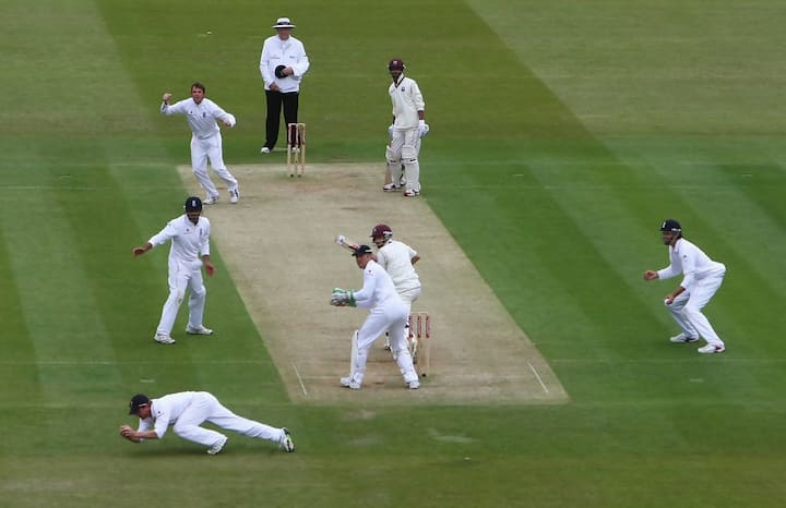 નવી દિલ્હીઃ ક્રિકેટની દુનિયામાં ઘણીબધી ઘટનાઓ એવી છે જેને ક્યારેય ભૂલી શકાતી નથી અને રેકોર્ડ બુકમાં નોંધાઇ જાય છે. આવી જ ઘટનાઓમાં એક ઘટના એવી છે જેમાં ક્રિકેટમાં એવા ચાર બેટ્સમેનો છે જે ક્યારેય શૂન્ય રન પર આઉટ થયા નથી. જાણો નામો વિશે......