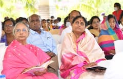 In Pics: ఇడుపులపాయలో క్రిస్మస్ వేడుకల్లో పాల్గొన్న సీఎం జగన్