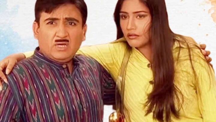 ‘इश्कबाज’ और ‘नागिन 5’ जैसे टीवी सीरियल्स में काम कर चुकीं एक्ट्रेस सुरभि चंदना (Surbhi Chandna) भी ‘तारक मेहता का उल्टा चश्मा’ में नजर आ चुकी हैं. एक्ट्रेस ने इस कॉमेडी सीरियल में कैमियो रोल निभाया था. सुरभि सीरियल में जेठालाल की सेक्रेटरी के रोल में दिखी थीं और गोकुलधाम वासी उन्हें जेठालाल की वाइफ समझ बैठे थे.