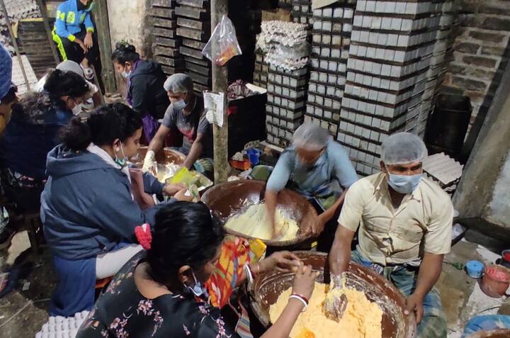 আর বড়দিন মানেই কেক। সারা বছর কেক খেলেও এই বড়দিনে কেক মাস্ট। খাদ্য রসিক বাঙালির কাছে যা কেক উৎসবও বটে।