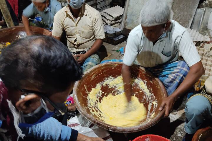 রাত পোহালেই ক্রিসমাস। বড়দিনের আগে সেজে উঠেছে কলকাতা। দিকে দিকে আলোর রোশনাই। আঁটোসাঁটো নিরাপত্তা তিলোত্তমা।